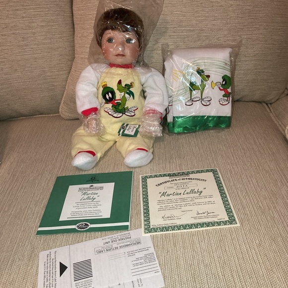 NEW “MARTIAN LULLABY” #76027 ASHTON-DRAKE NEW IN ORIGINAL BOX & COA - Picture 8 of 17